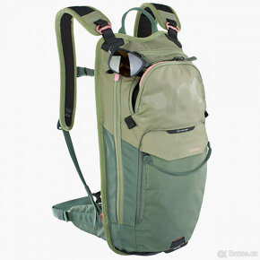 Nový batoh EVOC Stage 6L + Hydration Bladder 2L Light Olive - 3