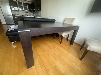 Rozkládací jídelní stůl – 160/180 × 90 cm, tmavé dřevo - 3