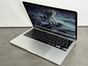 MacBook Pro 13'' 2020 / M1 / 16GB / 512GB SSD / Silver - D - 3