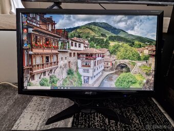 Čtyřjádrový Počítač s lcd monitorem na hraní starších her - 3