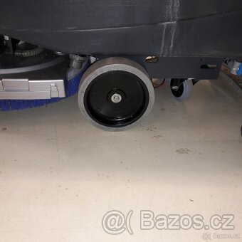 Podlahový mycí stroj Nilfisk BA 531 s vlast.pojezdem - 3