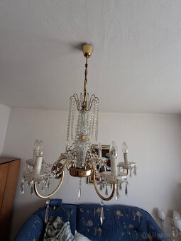 KŘIŠŤÁLOVÝ LUSTR A POKOJOVÁ LAMPA. - 3