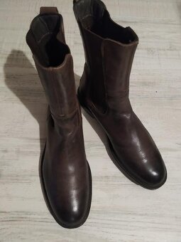 PRODÁM DÁMSKÉ KOTNÍKOVÉ KOŽENÉ BOTY vel. 39 - 3
