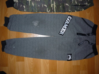 2x tepláky vel 128-134, cena za oboje - 3