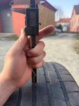 Pneu Dunlop 275/45R20 - 3