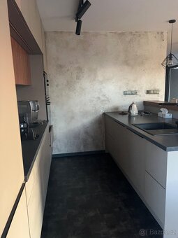 Moderní kuchyňská linka s ostrůvkem - 3