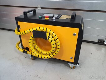 Čistící pulsní laser o výkonu 300W, pulsní energie 5mJ - 3