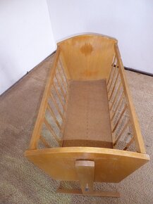 prodám dětskou dřevěnou kolíbku - 3