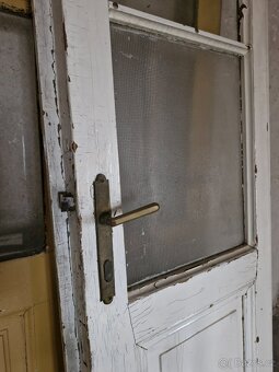 Staré dvoukřídlé dveře s obložením - 3