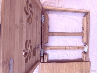 Prodám skládací stolek pod notebook, asi bambusový - 3