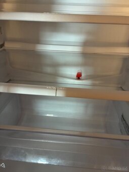 Vestavěná lednice s mrazákem - 3