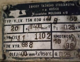 Elektromotor s úhlovou šnekovou převodovkou TSN 030 444 - 3