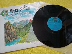 LP Vlajka letí vzhůru - 3