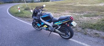 Yamaha fzr 600r - 3