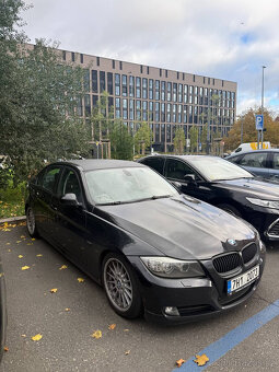 BMW E90 330i LCI benzín manuál - 3