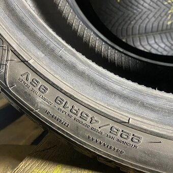 Zimní pneu 225/45 R19 96V Goodyear 6,5-7mm - 3