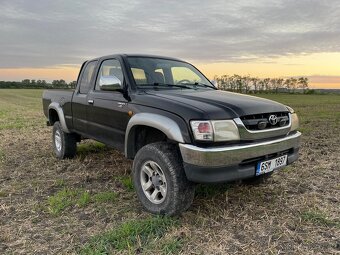 Toyota Hilux SR5 - 3
