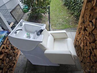 Kadeřnický mycí box - 3