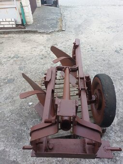 Dvou radliční pluh - 3