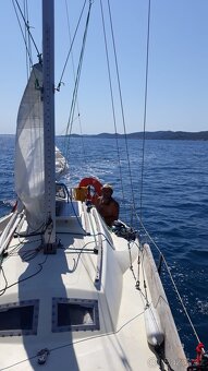 🛥️ Plachetnice Ariel – stabilní německá klasika s přívěsem - 3