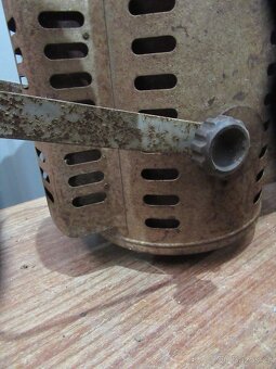 Nabízím historický divadelní reflektor. Netestováno. Nefunkč - 3