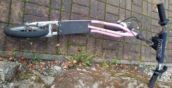 Dětská růžová koloběžka - 3