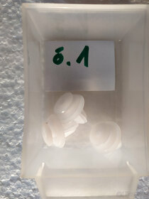 Plastové příchytky do auta - 3