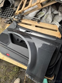 Levý Blatnik Mercedes w204 - 3