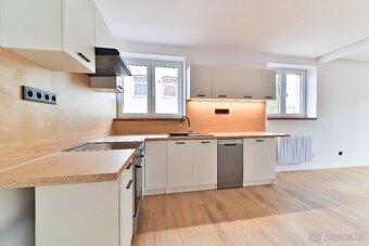 Pronájem bytu 2+1 66 m² U Divadla, Sokolov - 3