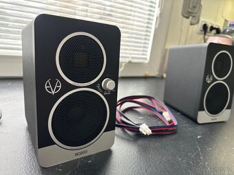 Studiové monitory EVE audio SC203 - 3