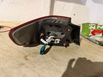 BMW e92 zadní LCI světla - 3