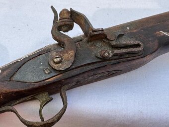 Křesadlovka se sekyrkou - 3