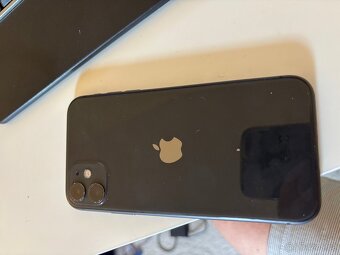 Apple iPhone 11 64GB - 3