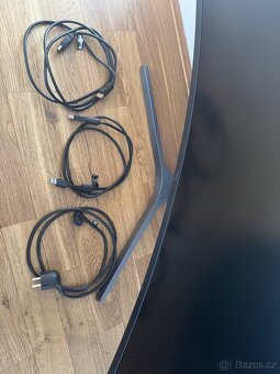 Samsung CRG9 49” – 5120×1440, 120 Hz - 3