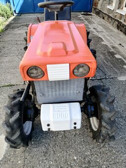 Prodám KUBOTA B 6000 - nový motor. Včetně rotavatoru. . - 3