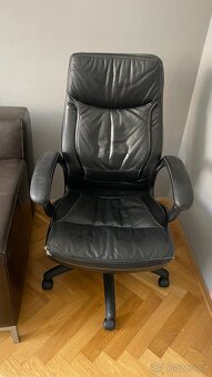 Pracovní stůl bílý a kožená pracovní židle za odvoz - 3
