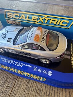 autíčko na autodrahu scalextric - 3
