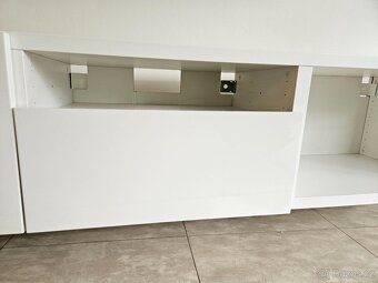 TV stolek Ikea Besta s podnozim - 3