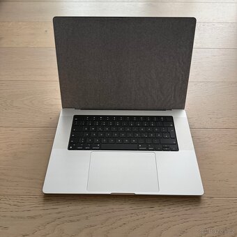 NOVÝ APPLE MACBOOK PRO 16” 2024 M3PRO (12core)/512GB/18GB - 3