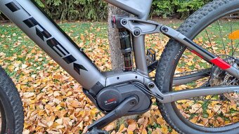 Celoodpružené Carbon horské elektrokolo Trek, Bosch CX - 3