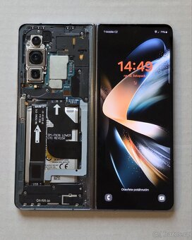 Samsung Galaxy Z Fold 4 poškozený - 3
