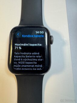 Apple Watch SE 44mm kondice baterie 71% poškrábane sklo LCD - 3