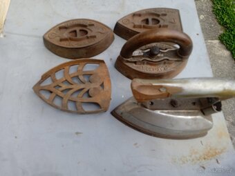 Staré žehličky - 3