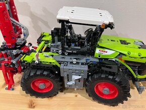 Lego Technic 42054, traktor Class Xerion 500 - 3