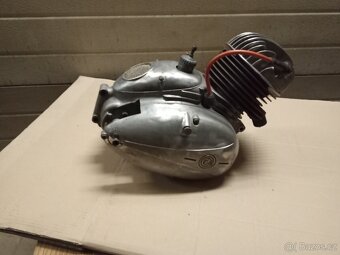 Motor na Čz 150 prodám má výměněná ložiska a gufera - 3