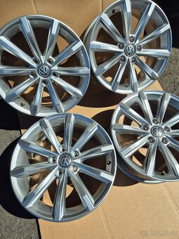 5x112 r17 Vw Passat B8-Model London krásný stav - 3
