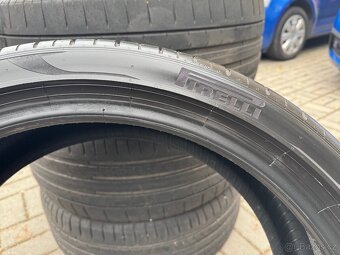 Pirelli P Zero 255/35/21 - 3