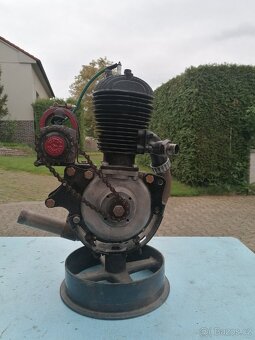 Švýcarský motor Zurcher 250 - 3