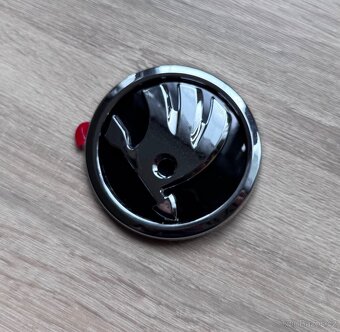 ŠKODA ZNAK LOGO 90mm NOVÉ, k dispozici 2ks. - 3