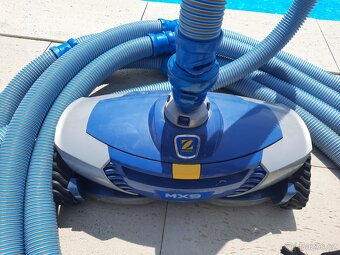 výkonný poloautomatický bazénový vysavač Zodiac Barakuda MX - 3